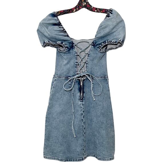 bebe Lace Back Denim Dress Size 6 With Puff Sleeves - Picture 4 of 8
